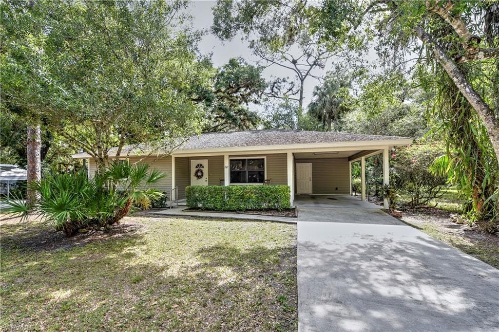 247 S Hickory ST LABELLE, FL 33935