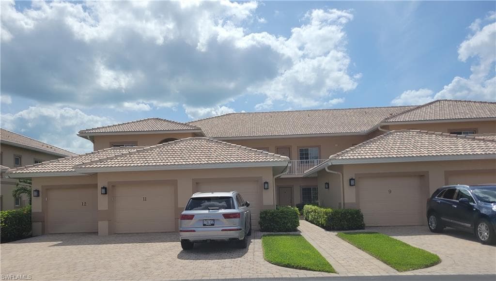 9113 Michael CIR 7-710 NAPLES, FL 34113