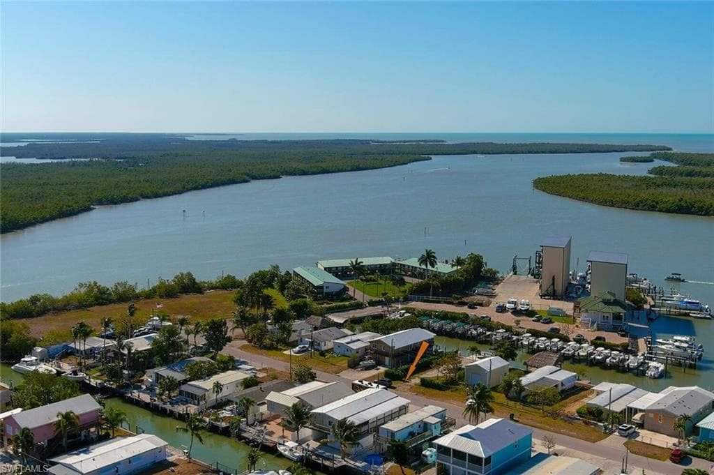 631 Palm AVE GOODLAND, FL 34140