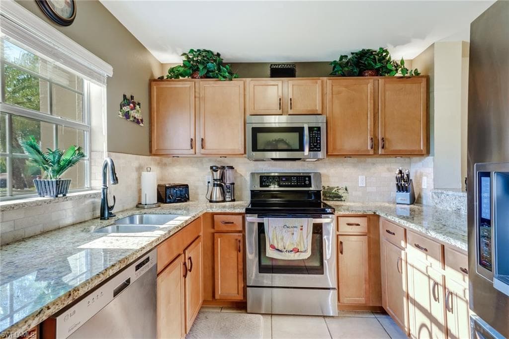9089 Gervais CIR 2003 NAPLES, FL 34120