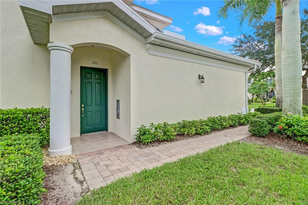 28621 San Lucas LN 201 BONITA SPRINGS, FL 34135