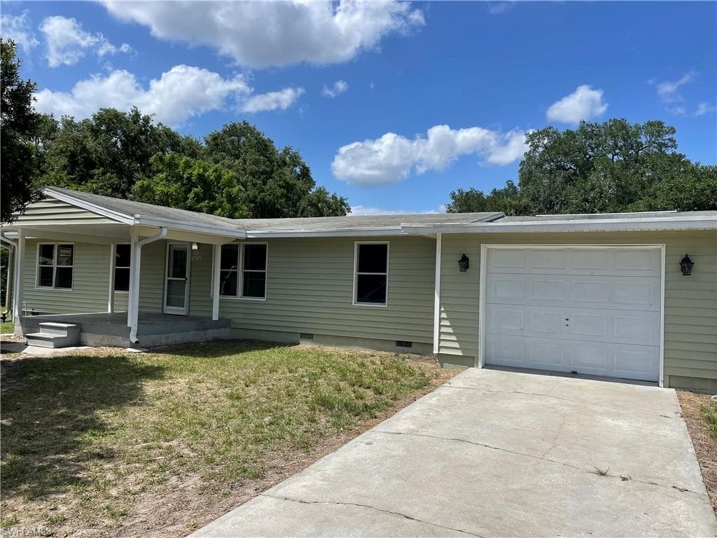 1052 Canopy LN MOORE HAVEN, FL 33471
