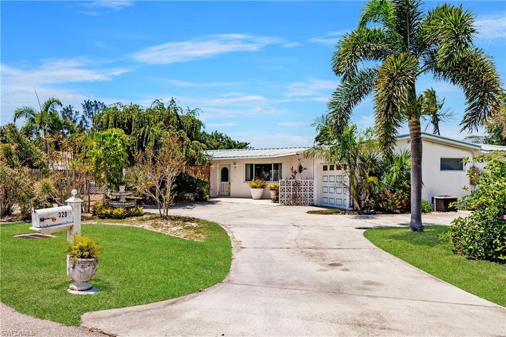 320 E North Shore DR NORTH FORT MYERS, FL 33917