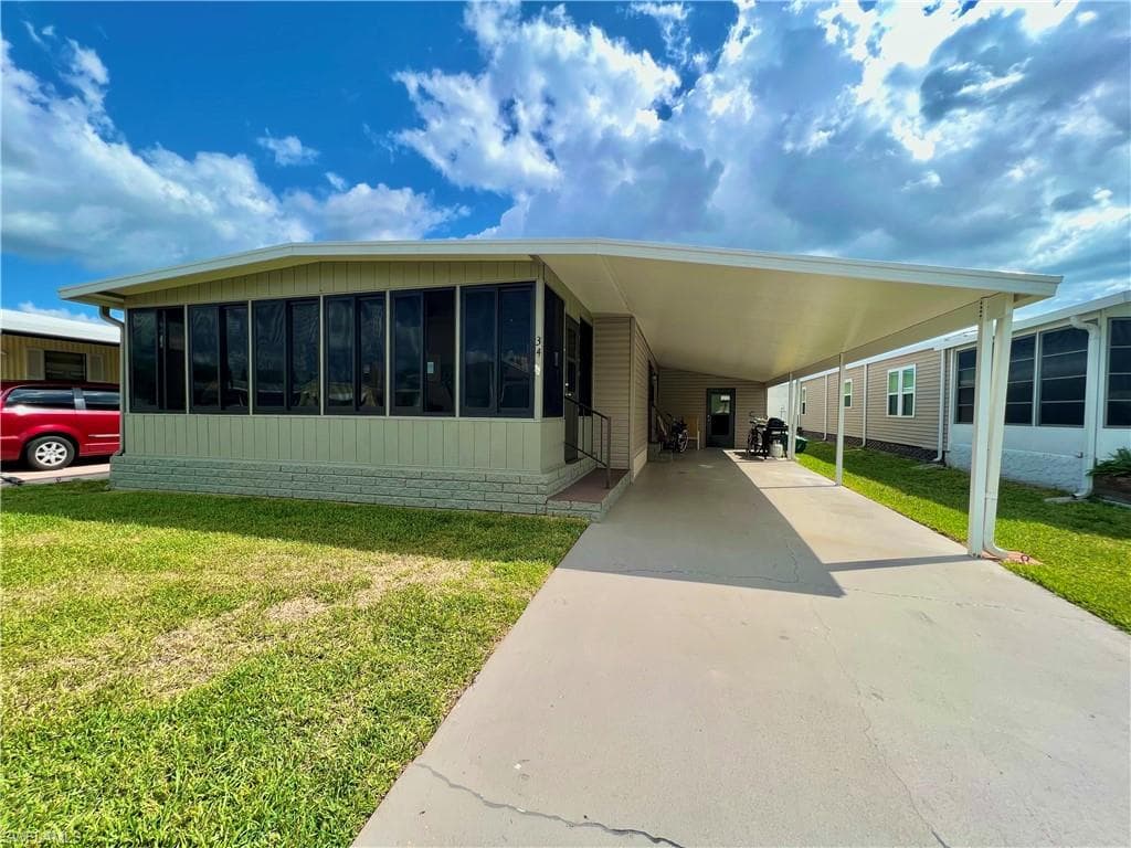34 Aquamarine AVE 34-Q NAPLES, FL 34114