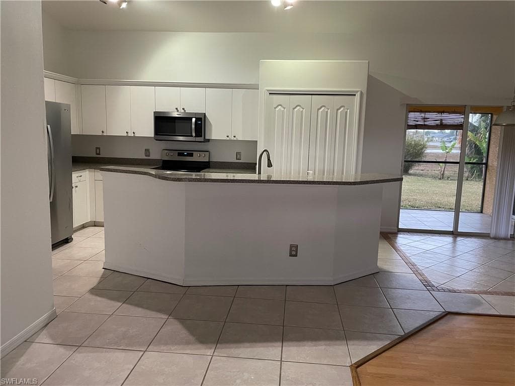 106 SE 7th ST CAPE CORAL, FL 33990