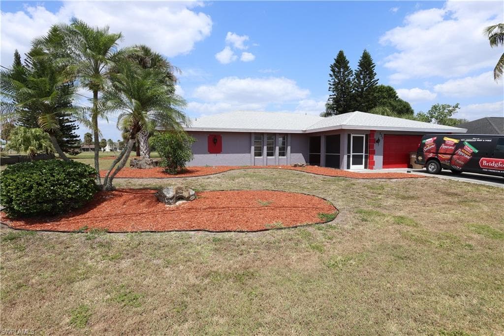 233 SE 10th TER CAPE CORAL, FL 33990