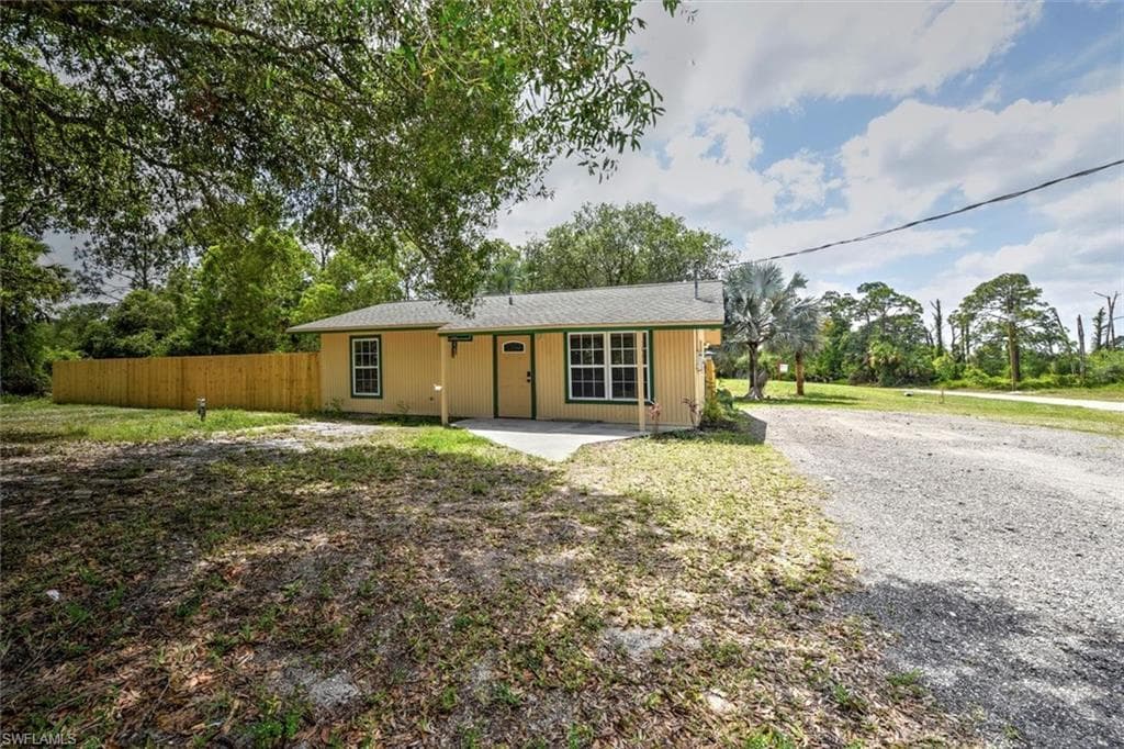 5009 Day LN LABELLE, FL 33935
