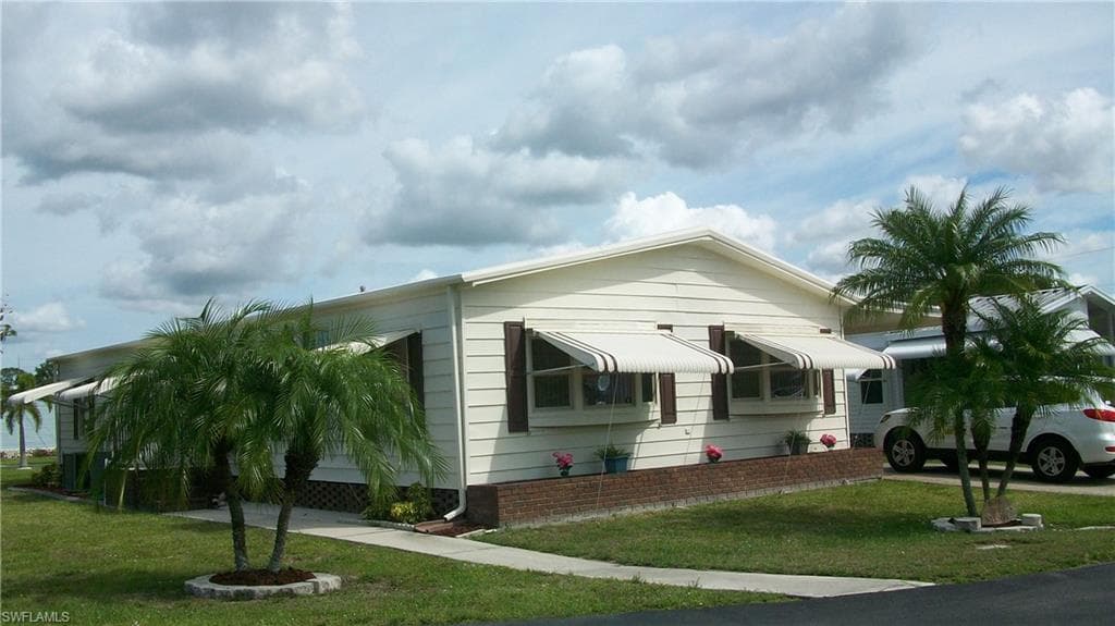 9923 Dolphin Bay CT FORT MYERS, FL 33905