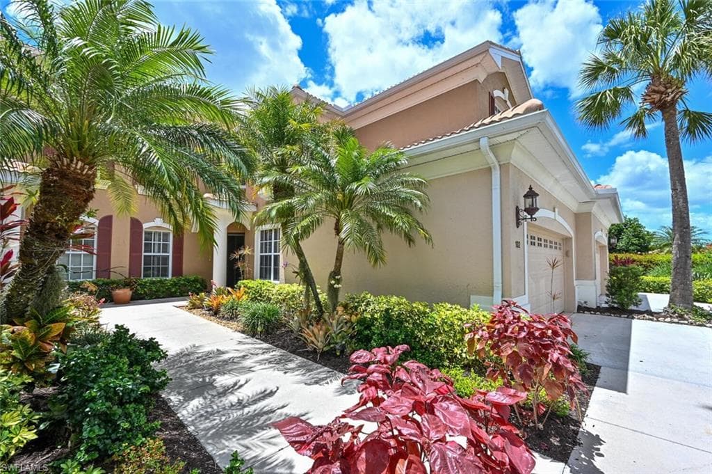 4715 Shinnecock Hills CT 102 NAPLES, FL 34112