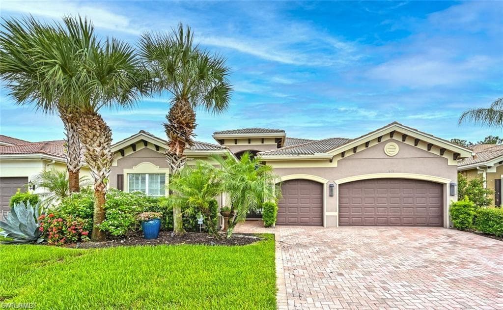 6641 Marbella LN NAPLES, FL 34105
