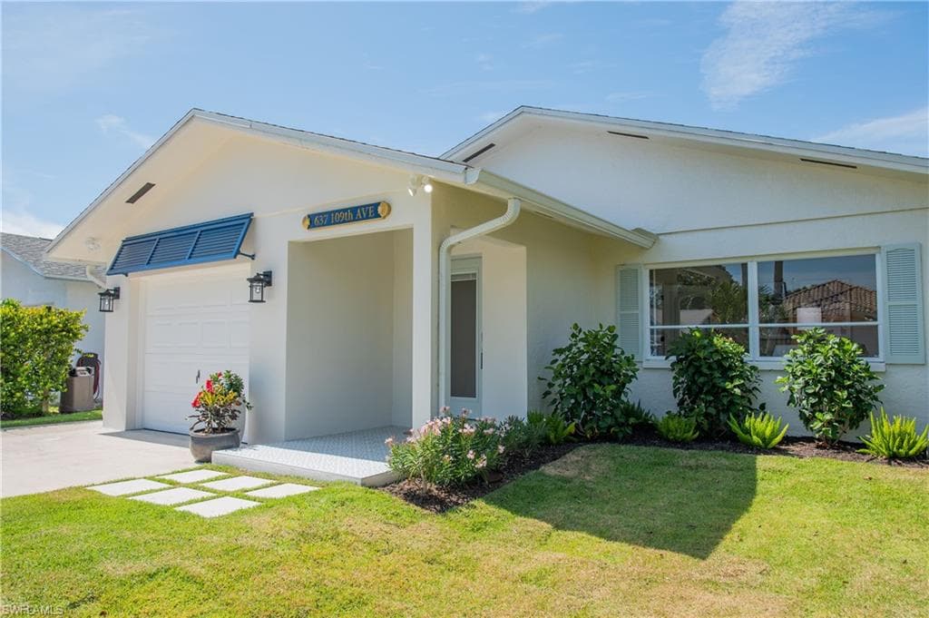 637 109th AVE N NAPLES, FL 34108