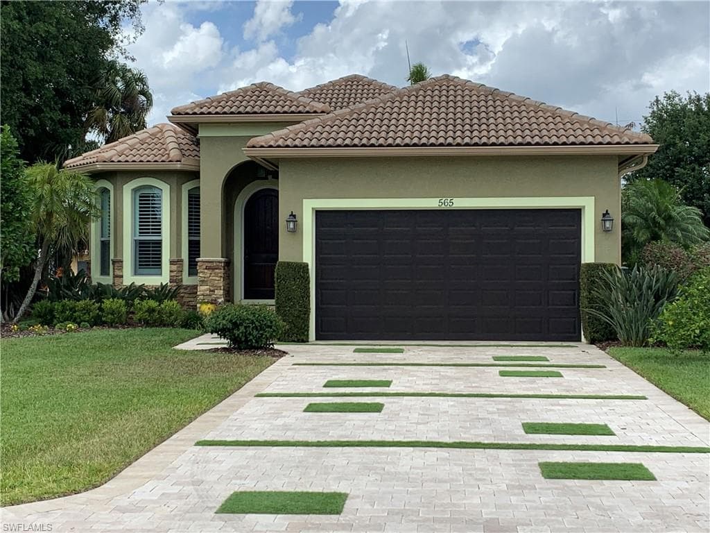 565 96th AVE N NAPLES, FL 34108