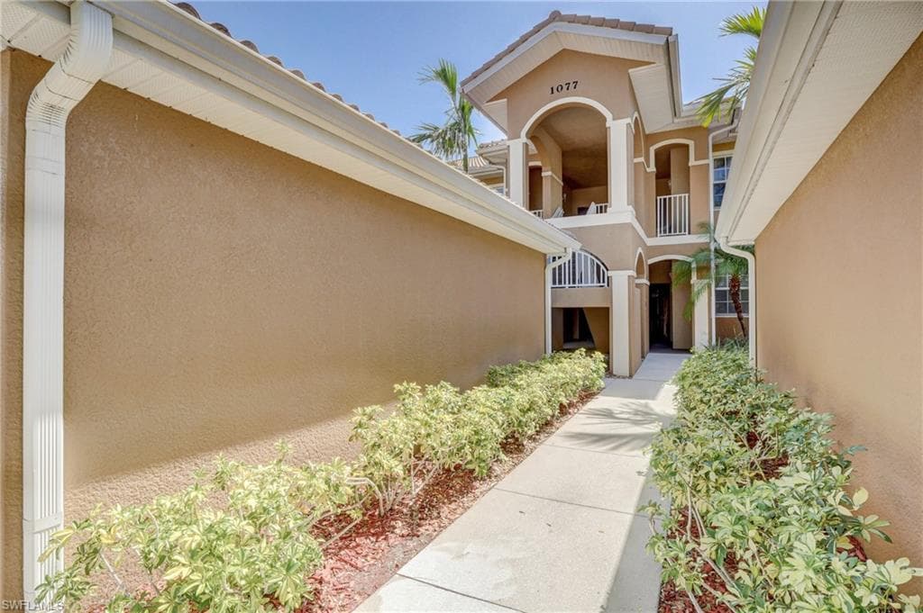 1077 Winding Pines CIR 204 CAPE CORAL, FL 33909
