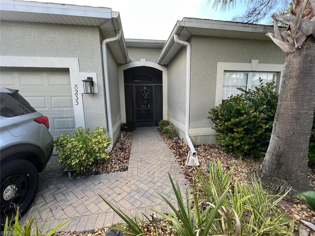 8233 Silver Birch WAY LEHIGH ACRES, FL 33971