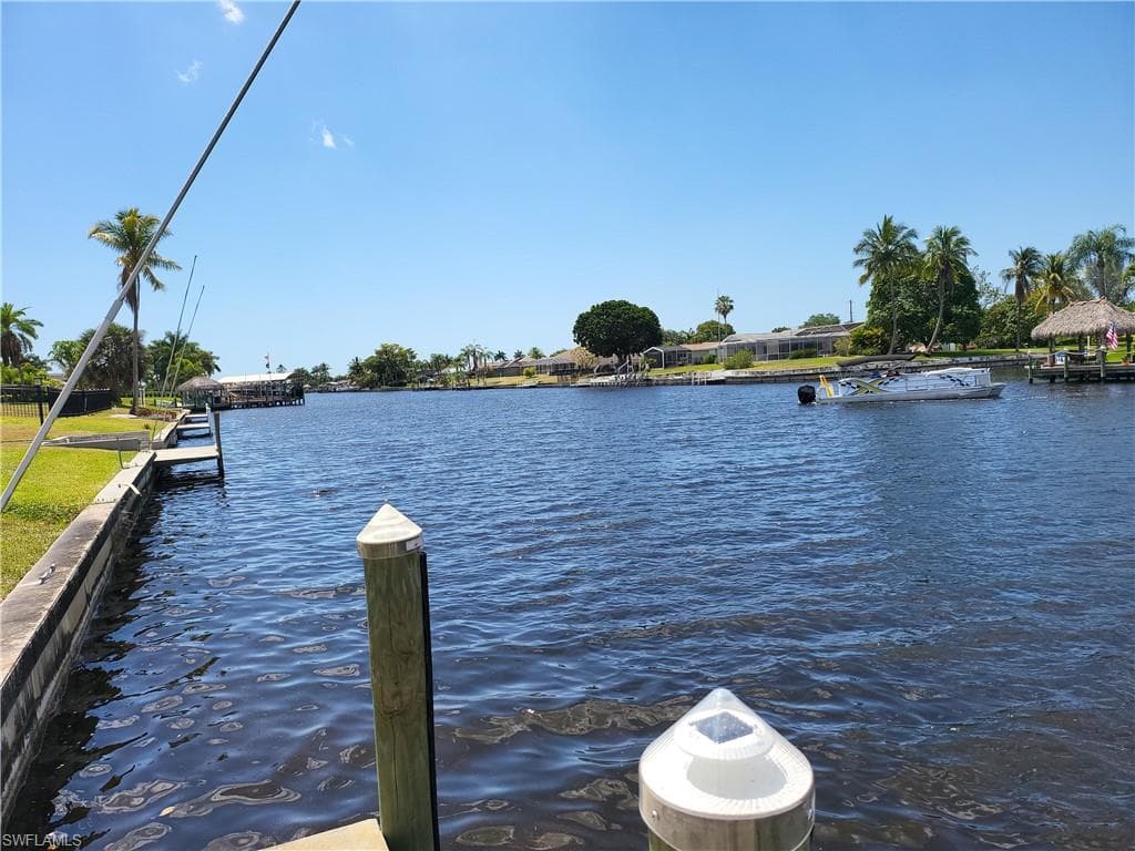 1013 SE 43rd TER CAPE CORAL, FL 33904