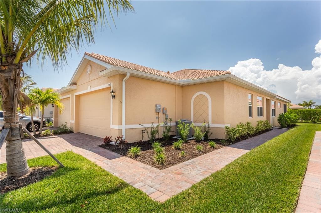 3021 Royal Gardens AVE FORT MYERS, FL 33916