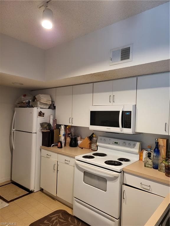 1875 Florida Club DR 7303 NAPLES, FL 34112