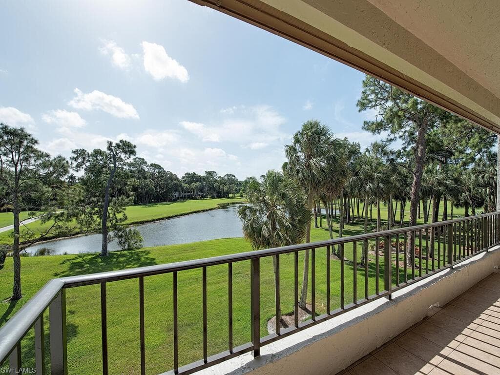 105 Clubhouse LN 387 NAPLES, FL 34105