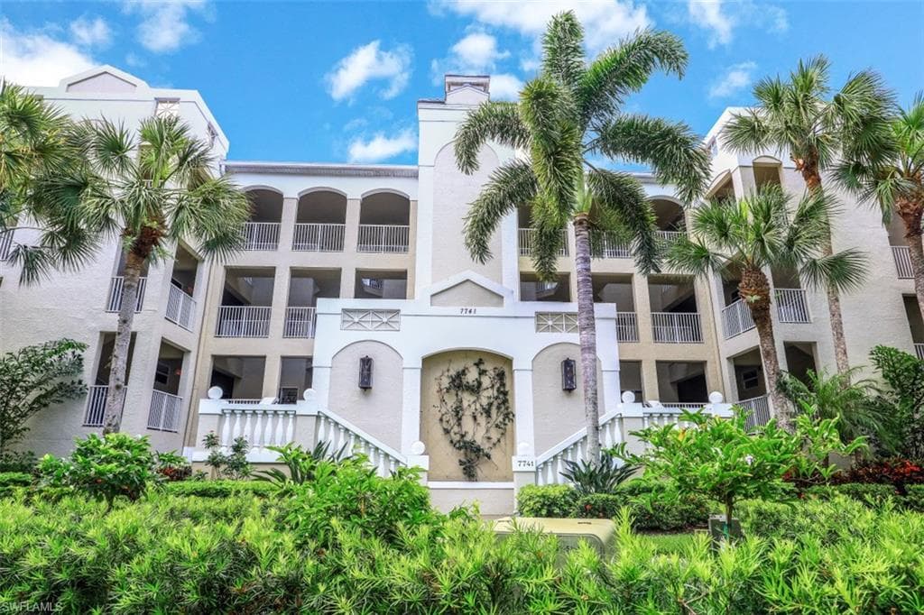 7741 Pebble Creek CIR 102 NAPLES, FL 34108