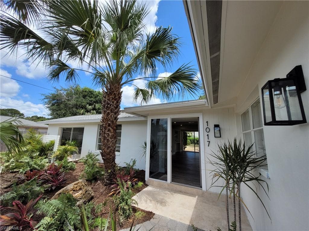 1017 El Rio AVE FORT MYERS, FL 33919