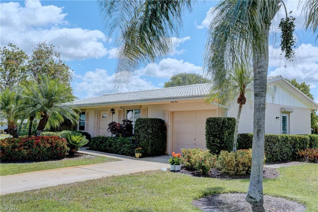 64 Lanai CIR #64 NAPLES, FL 34112