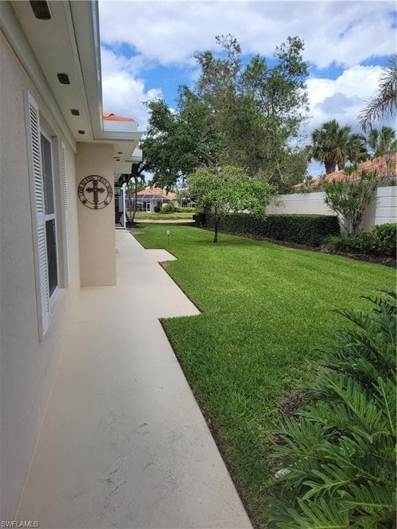 3523 El Verdado CT NAPLES, FL 34109
