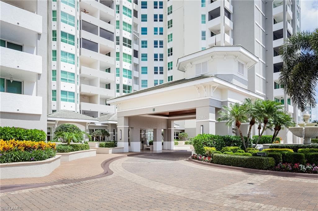 285 Grande WAY 802 NAPLES, FL 34110