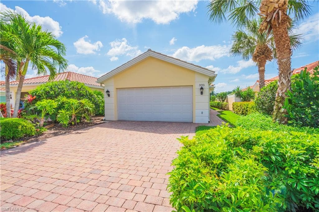 3713 Yakobi LN NAPLES, FL 34119