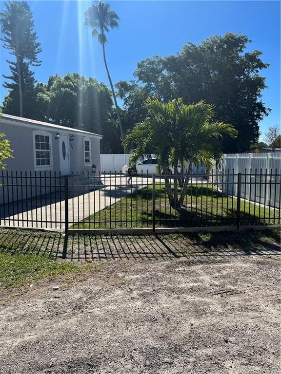 762 Midstate LOOP CLEWISTON, FL 33440