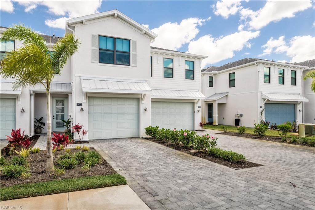 13005 PEMBROKE DR NAPLES, FL 34105