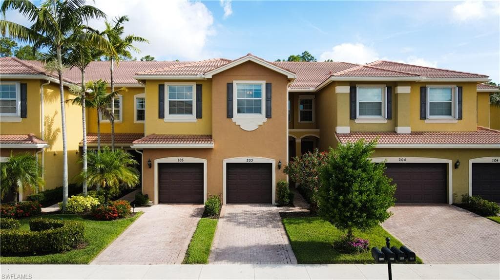 6506 Monterey PT 203 NAPLES, FL 34105