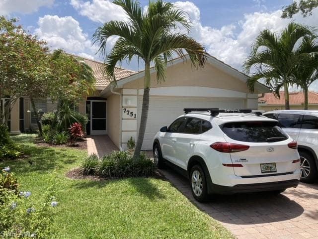 7751 Berkshire Pines DR NAPLES, FL 34104