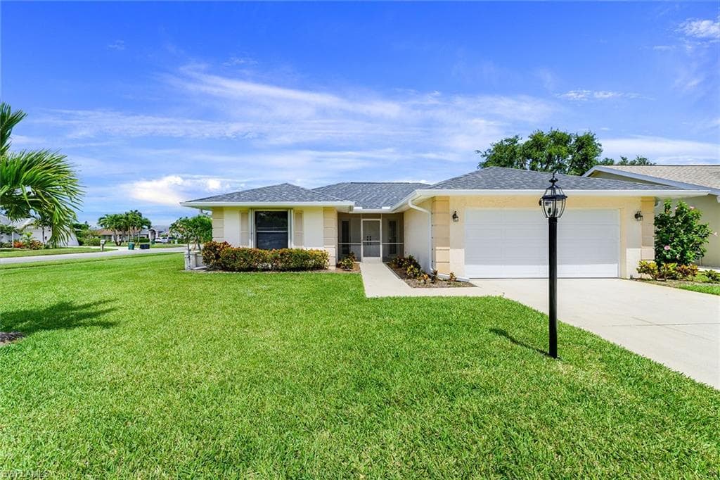 125 Bordeaux CIR NAPLES, FL 34112