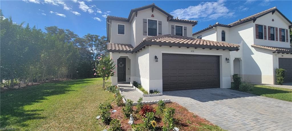 8721 Madrid CIR NAPLES, FL 34104