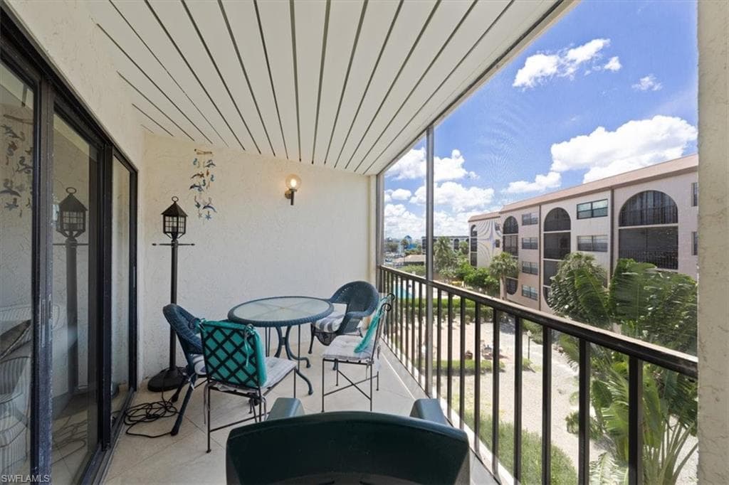 1027 Anglers CV B-404 MARCO ISLAND, FL 34145