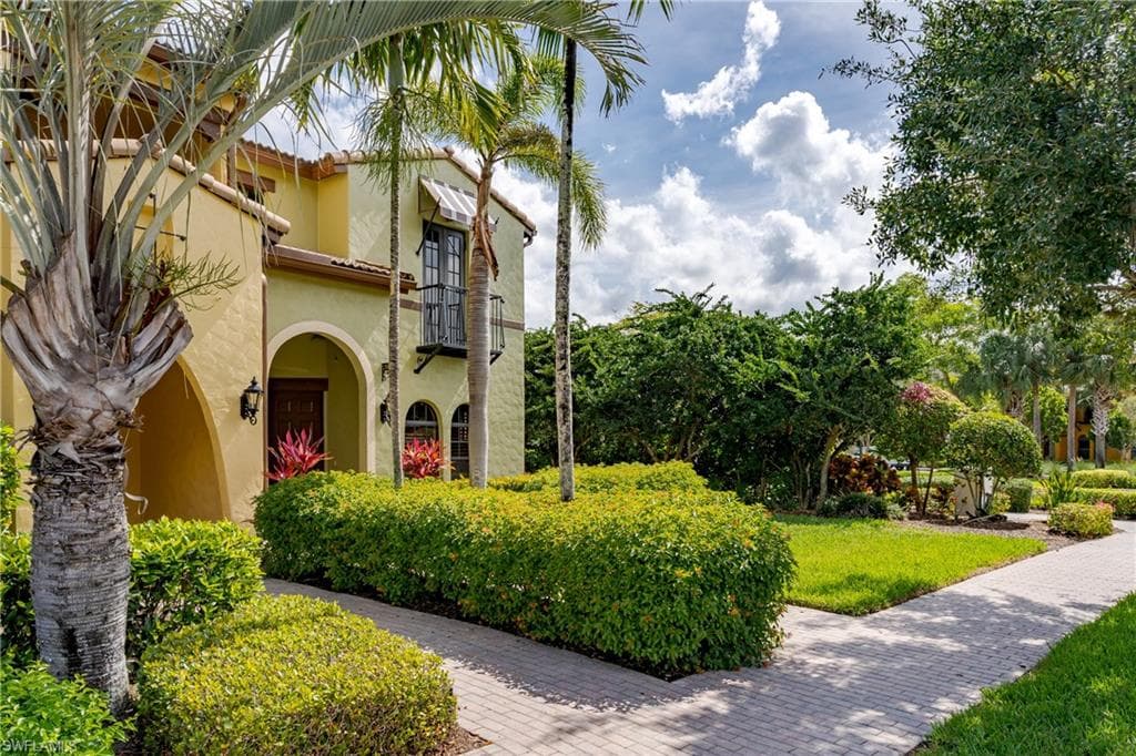 9113 Chula Vista LN 11705 NAPLES, FL 34113