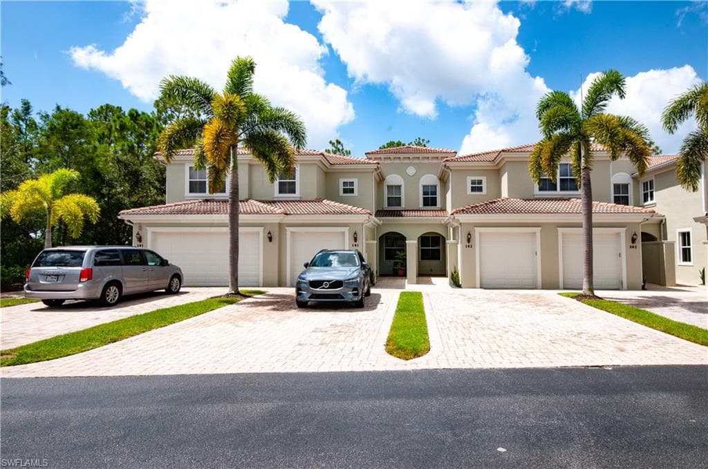 1335 Mariposa CIR 4-102 NAPLES, FL 34105