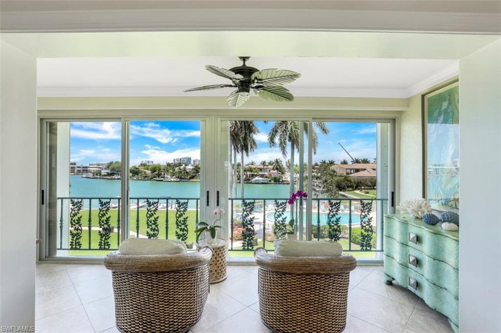383 Harbour DR 302 NAPLES, FL 34103