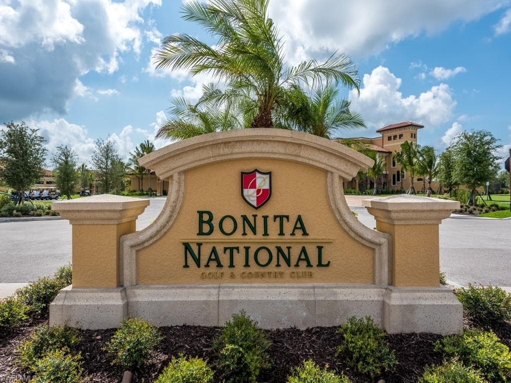 28025 Foxrock CT BONITA SPRINGS, FL 34135