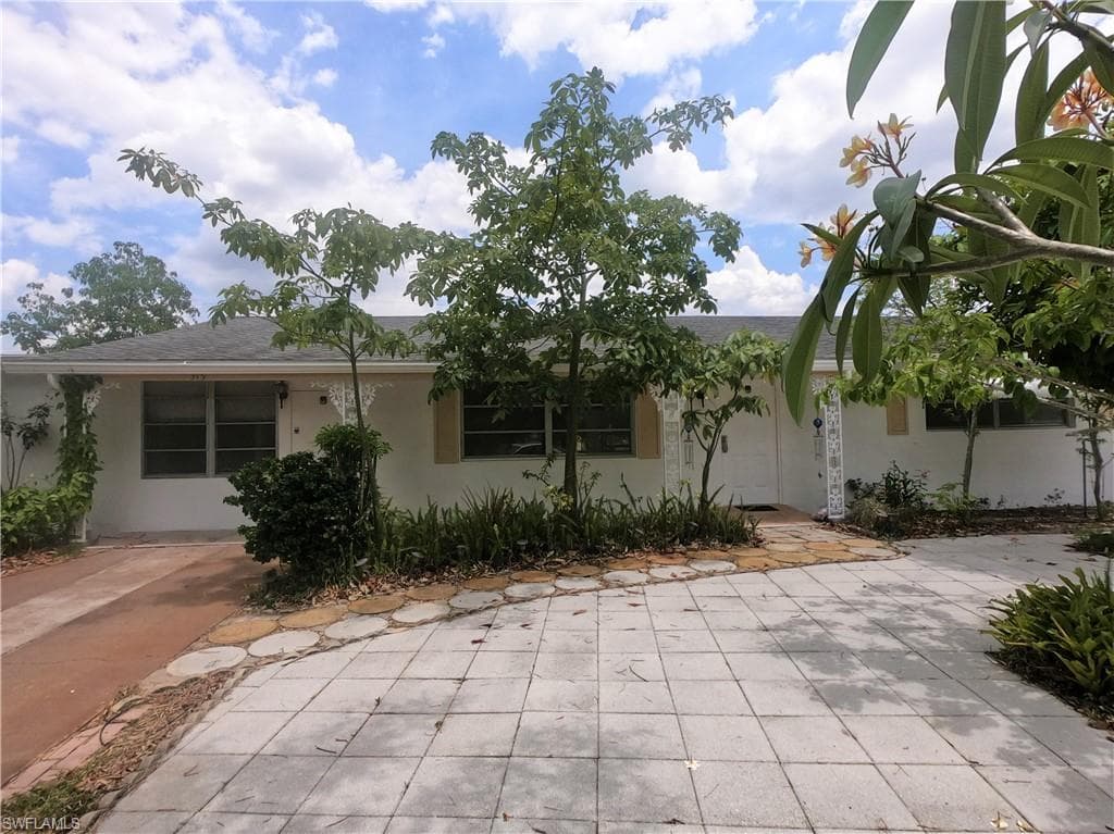 315 Elmwood AVE LEHIGH ACRES, FL 33936