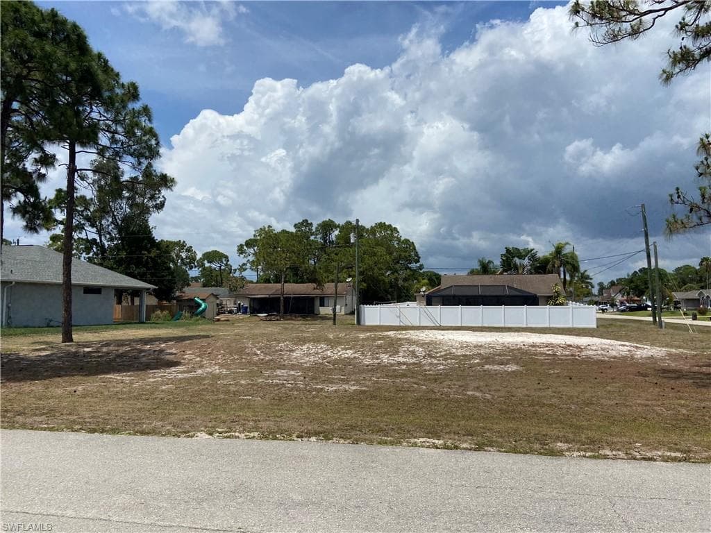 9163 Frank RD FORT MYERS, FL 33967