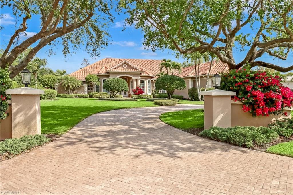 4701 Pond Apple DR S NAPLES, FL 34119