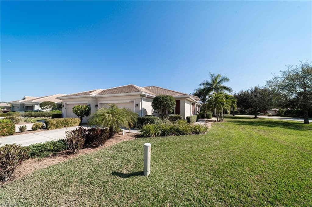 10695 Camarelle CIR