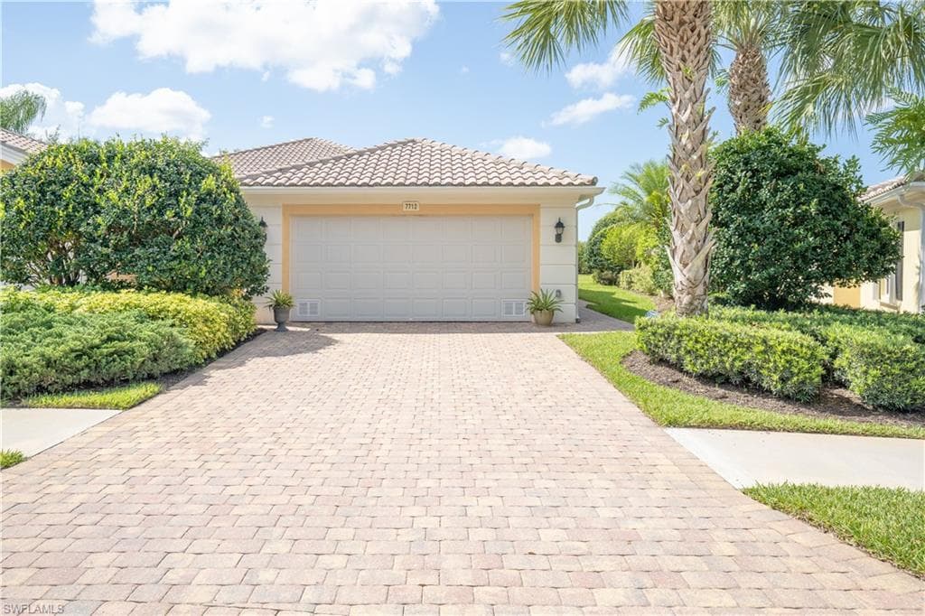 7712 Rozzini LN NAPLES, FL 34114