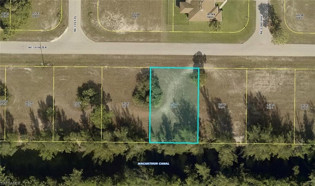 2140 NE 39th TER CAPE CORAL, FL 33909