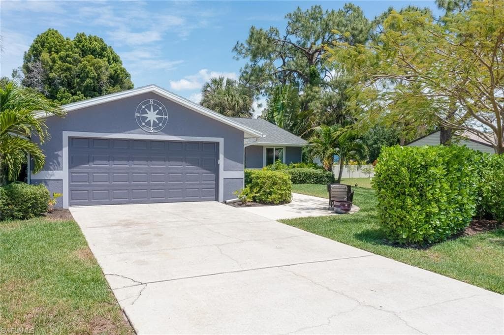 2313 Outrigger LN NAPLES, FL 34104