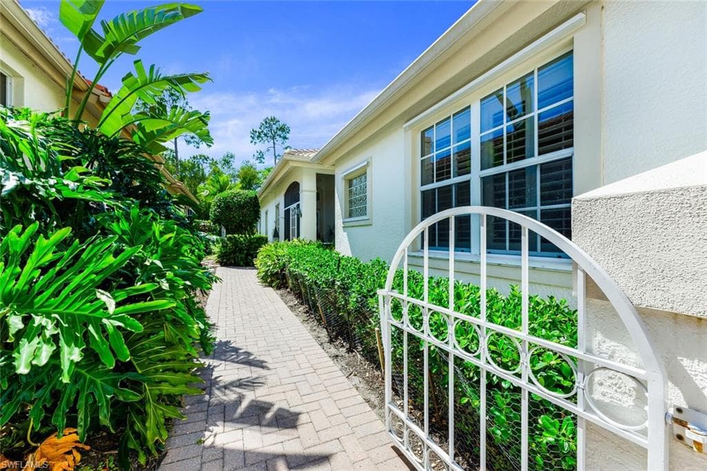 5843 Persimmon WAY NAPLES, FL 34110