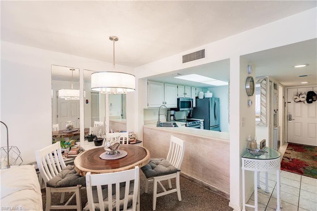 600 Neapolitan WAY 247 NAPLES, FL 34103