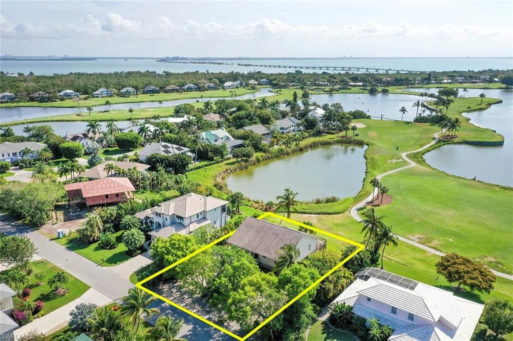 9076 Mockingbird DR SANIBEL, FL 33957