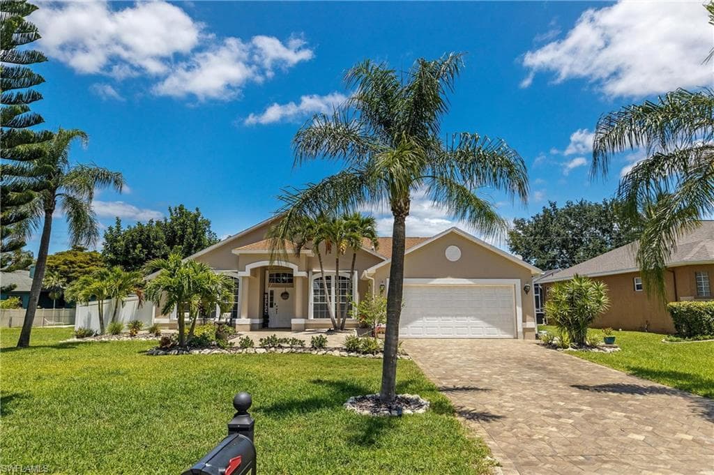 2201 SW 47th TER CAPE CORAL, FL 33914